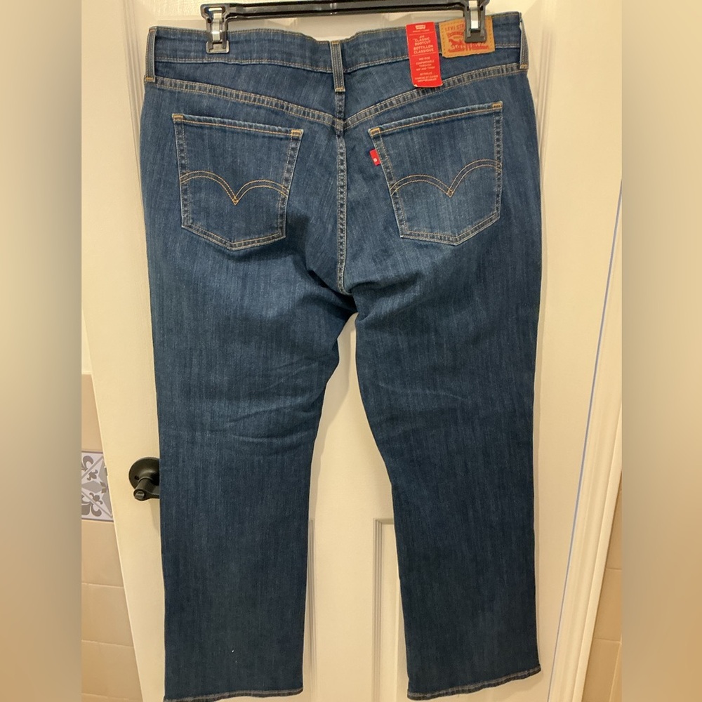 W 18, Levi's Dark Blue Boot Cut Jeans